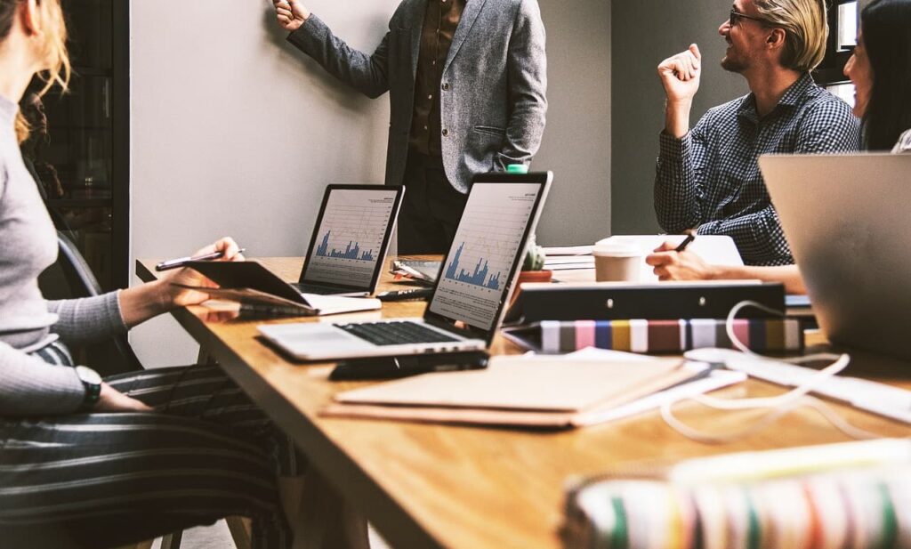企業研修業界の動向