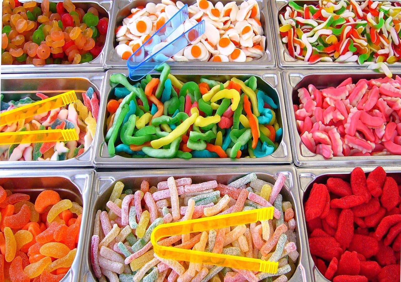 菓子業界のM&A事情とは？業界動向や取引のポイントを解説！