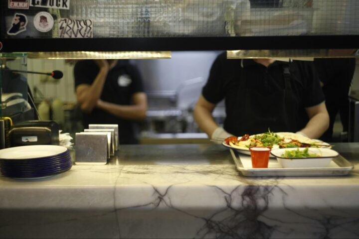 給食業界のM&A事情とは？業界の動向や事例を解説！
