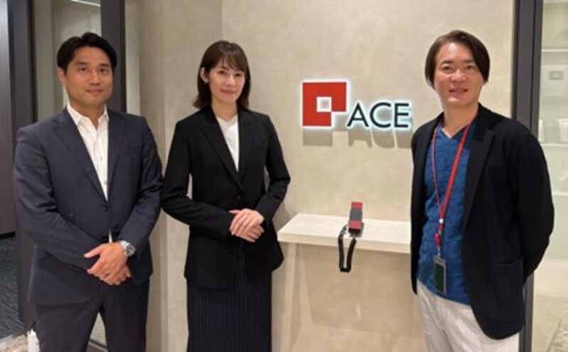 株式会社エース 山下社長と、本件に携わった吉田・森による記念撮影